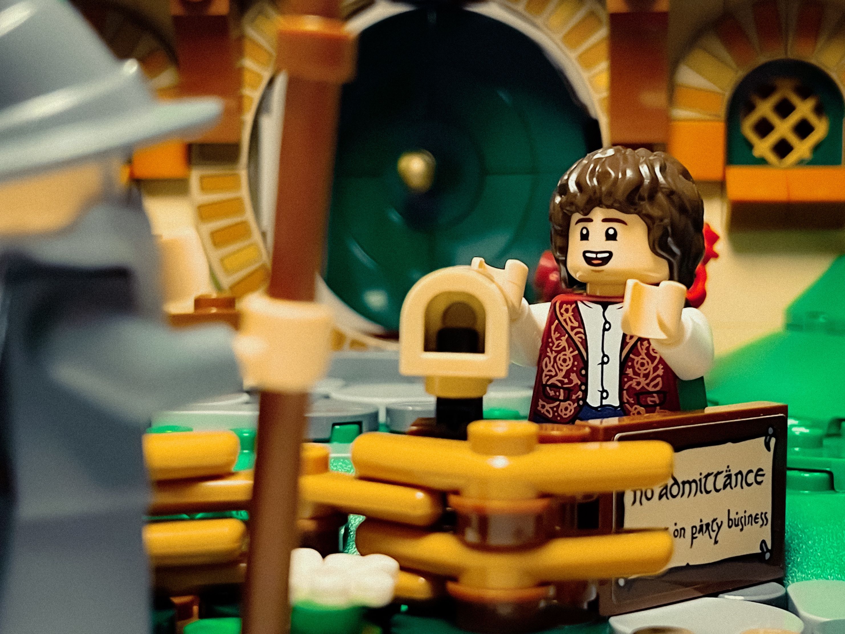 A brick-built scene by @veroniquetoys, from the world The Hobbit/The LOTR