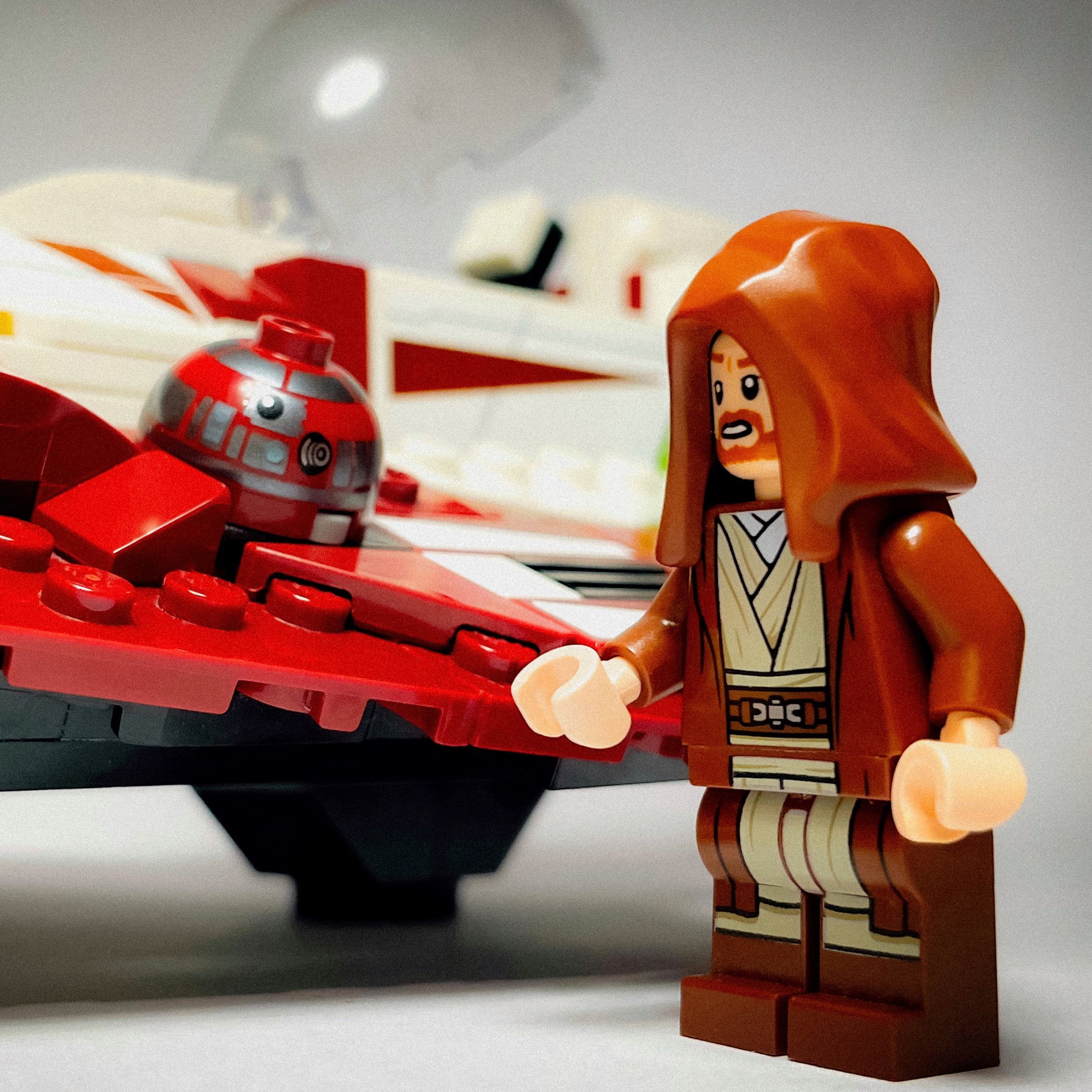A brick-built scene by @veroniquetoys, from the world Star Wars