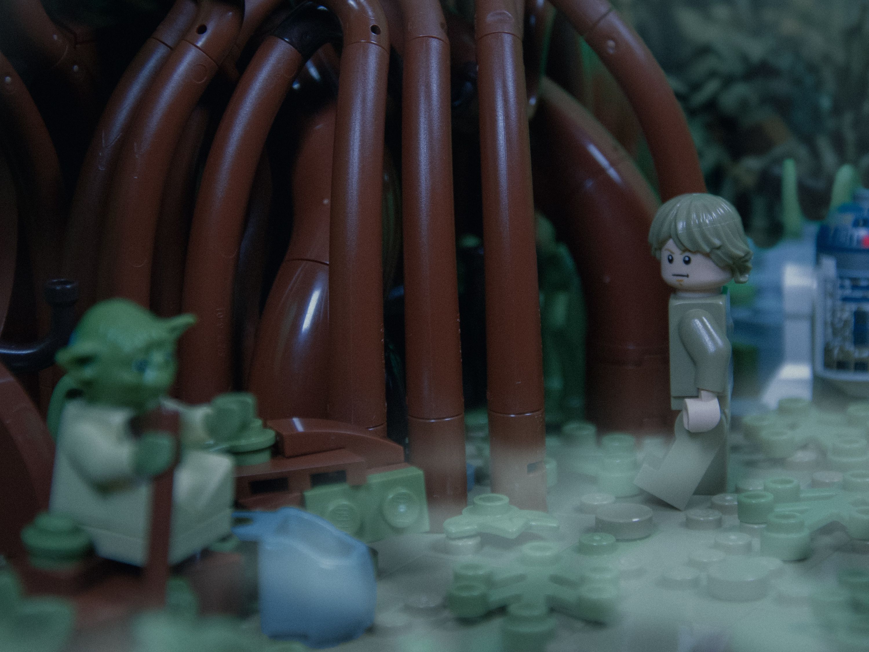 "What's in there?" — Luke Skywalker
"Only what you take with you." — Yoda — a brick-built scene by @sw_lab, from the world…
