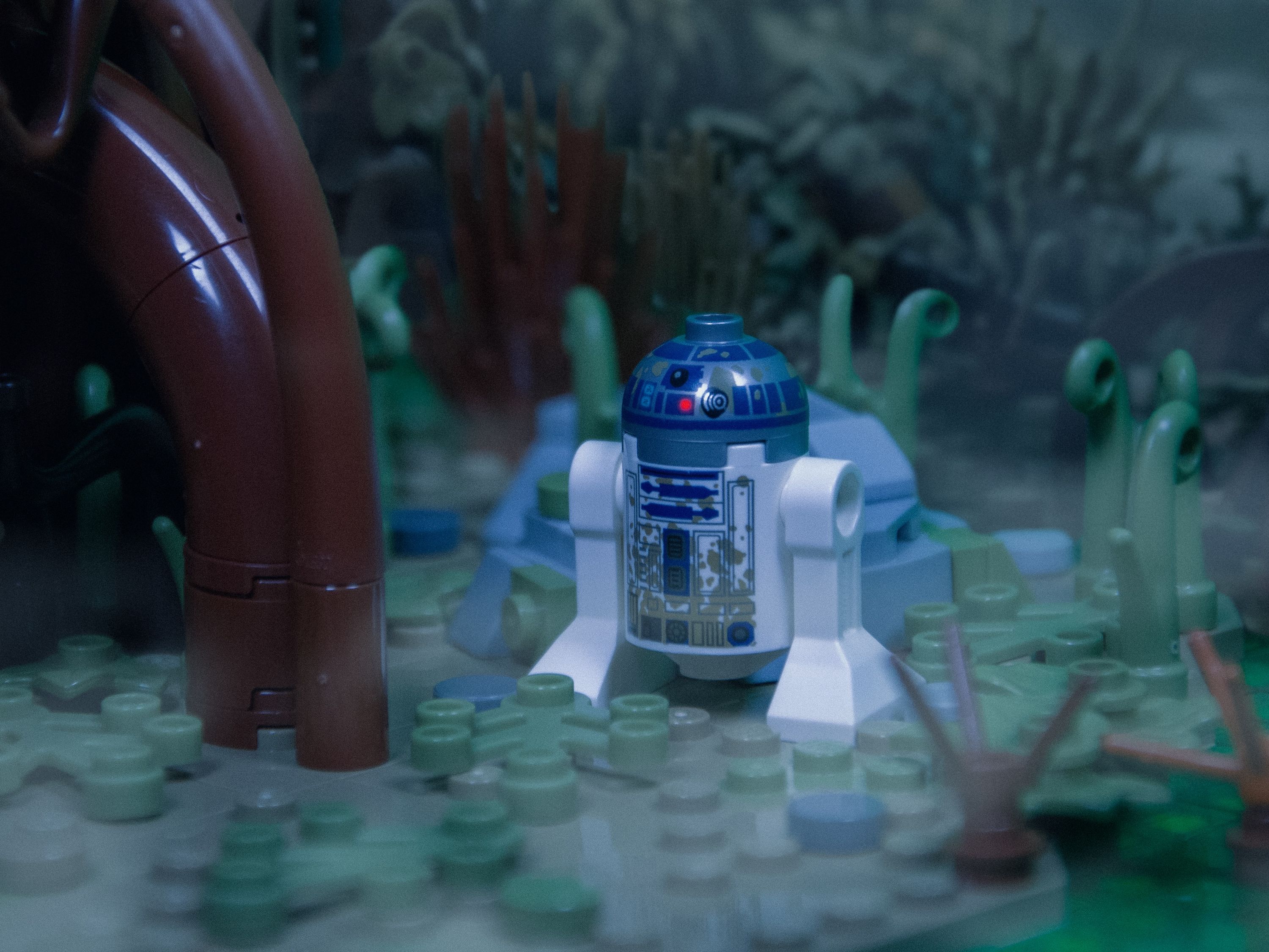 "Whirrrr-beep-beep-boop!” — R2D2 — a brick-built scene by @sw_lab, from the world ⭐️ A Galaxy Far, Far Away