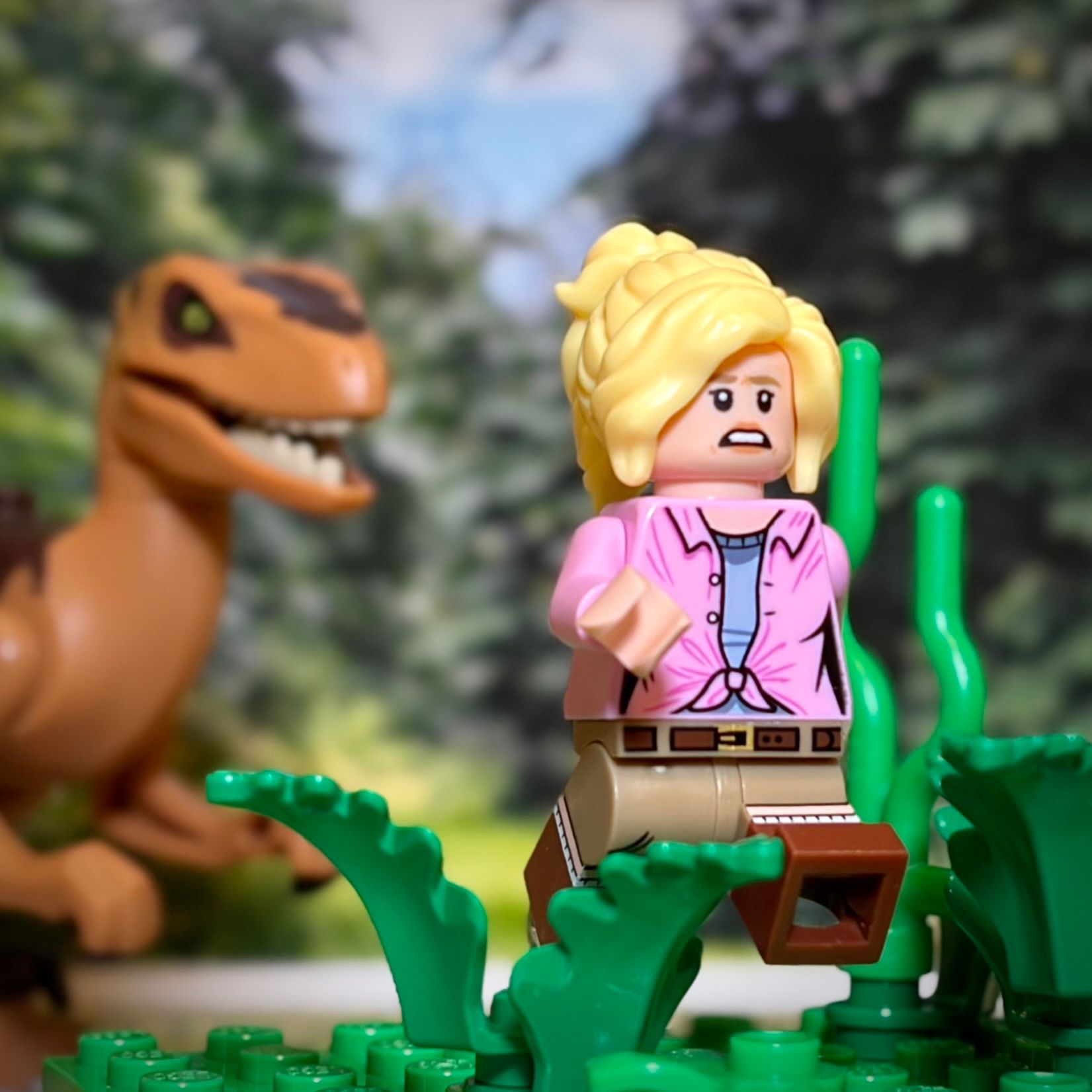 Run, Ellie! — a brick-built scene by @brickwolfandcubs, from the world Jurassic Park