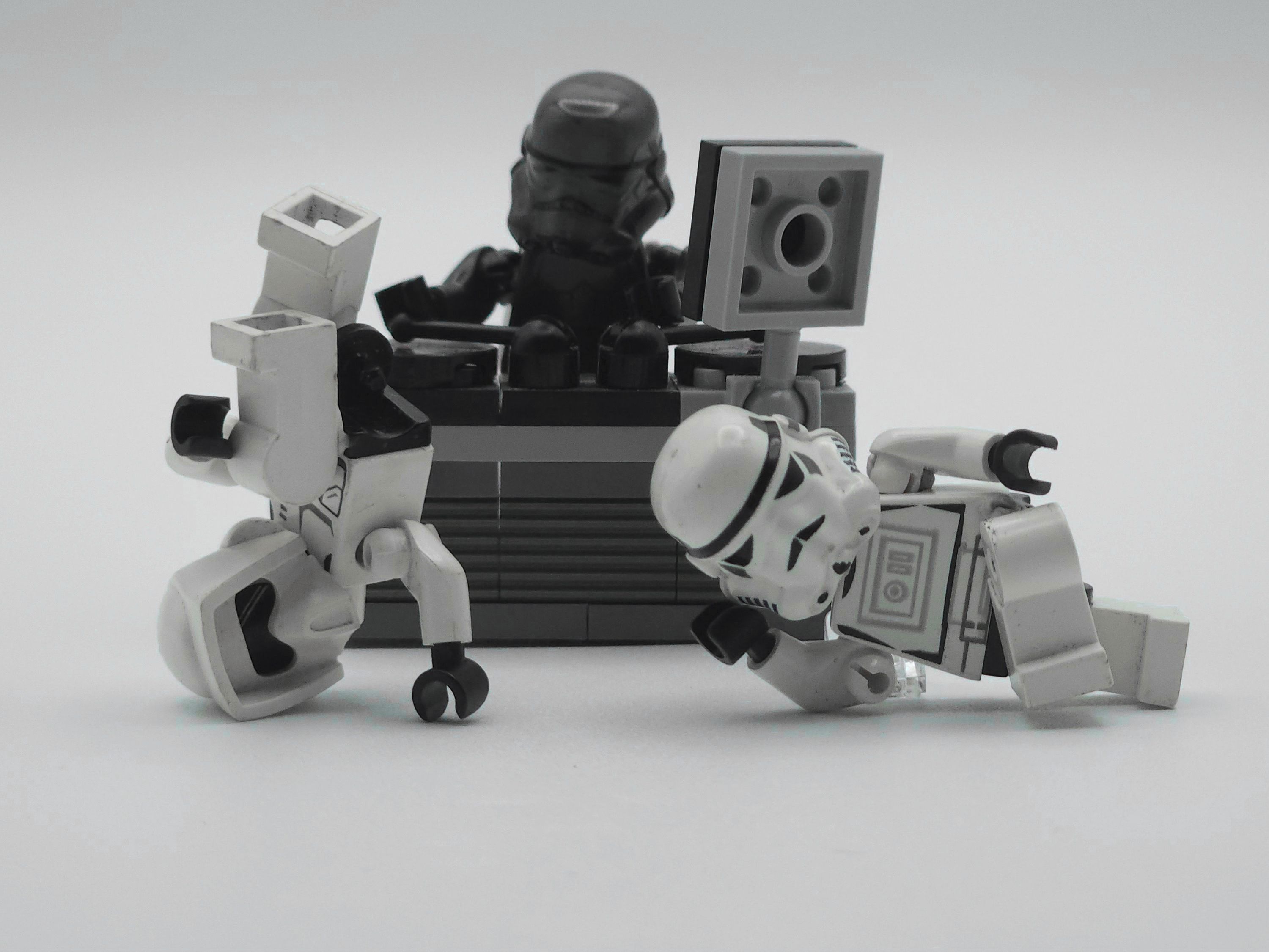 A brick-built scene by @brickyric, from the world Heroes & Villains