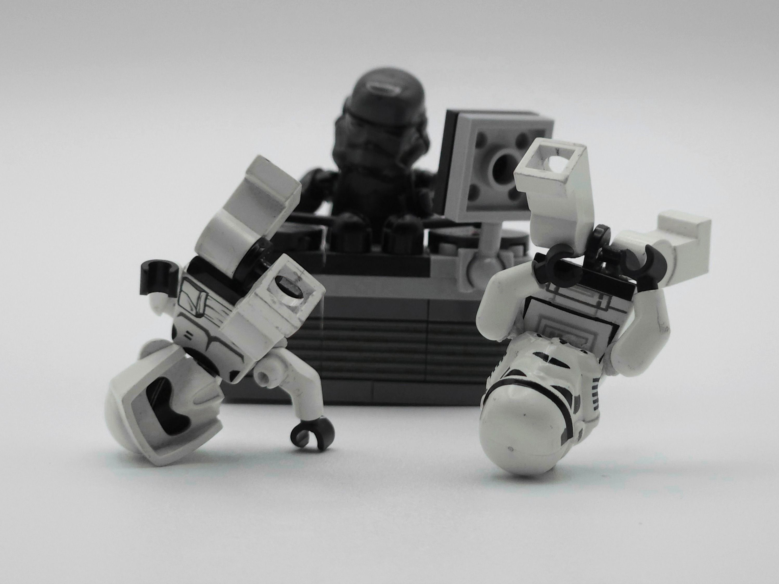 A brick-built scene by @brickyric, from the world Heroes & Villains