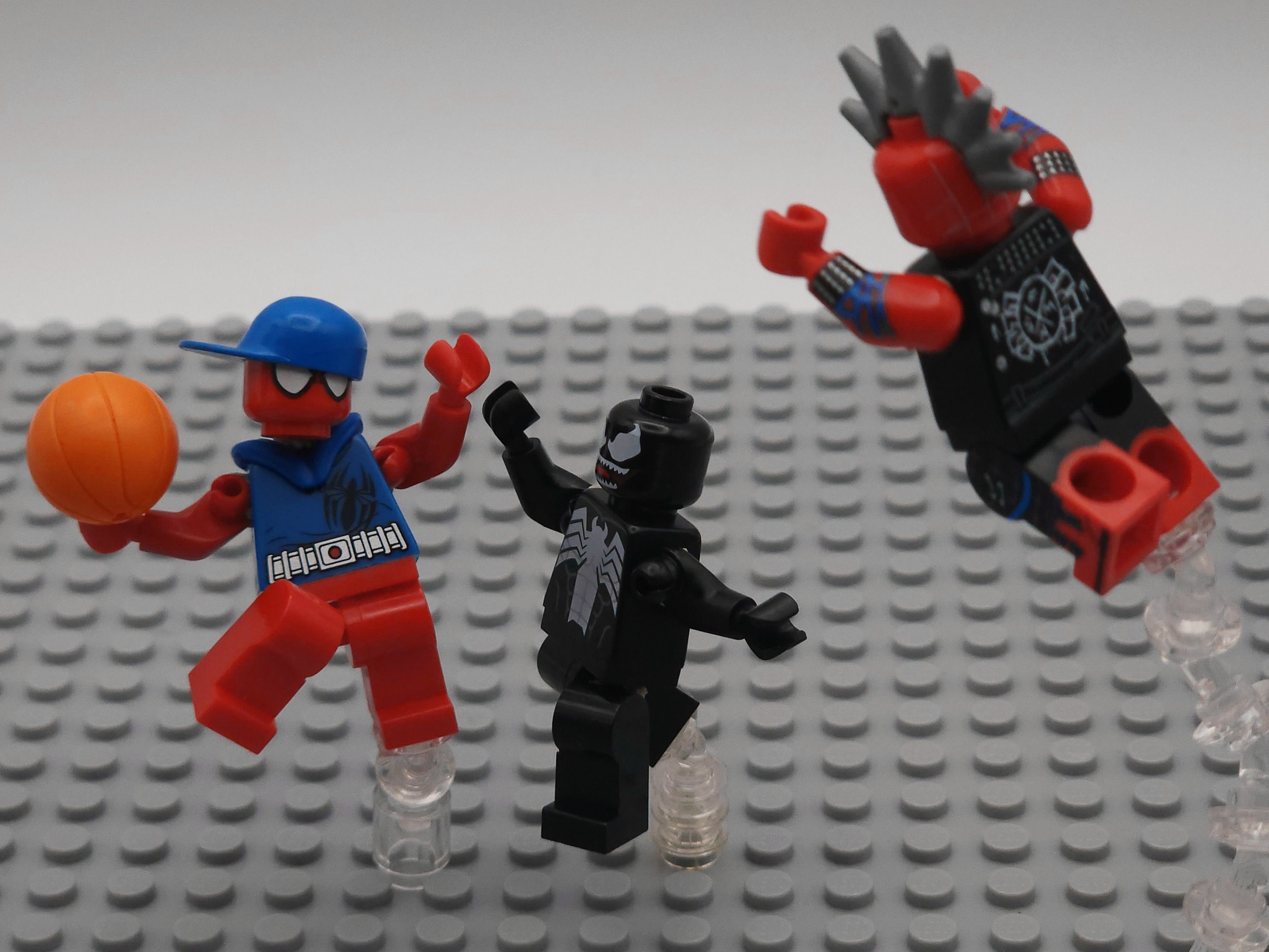 Ben passes it to Hobie! — a brick-built scene by @brickyric, from the world Bball!