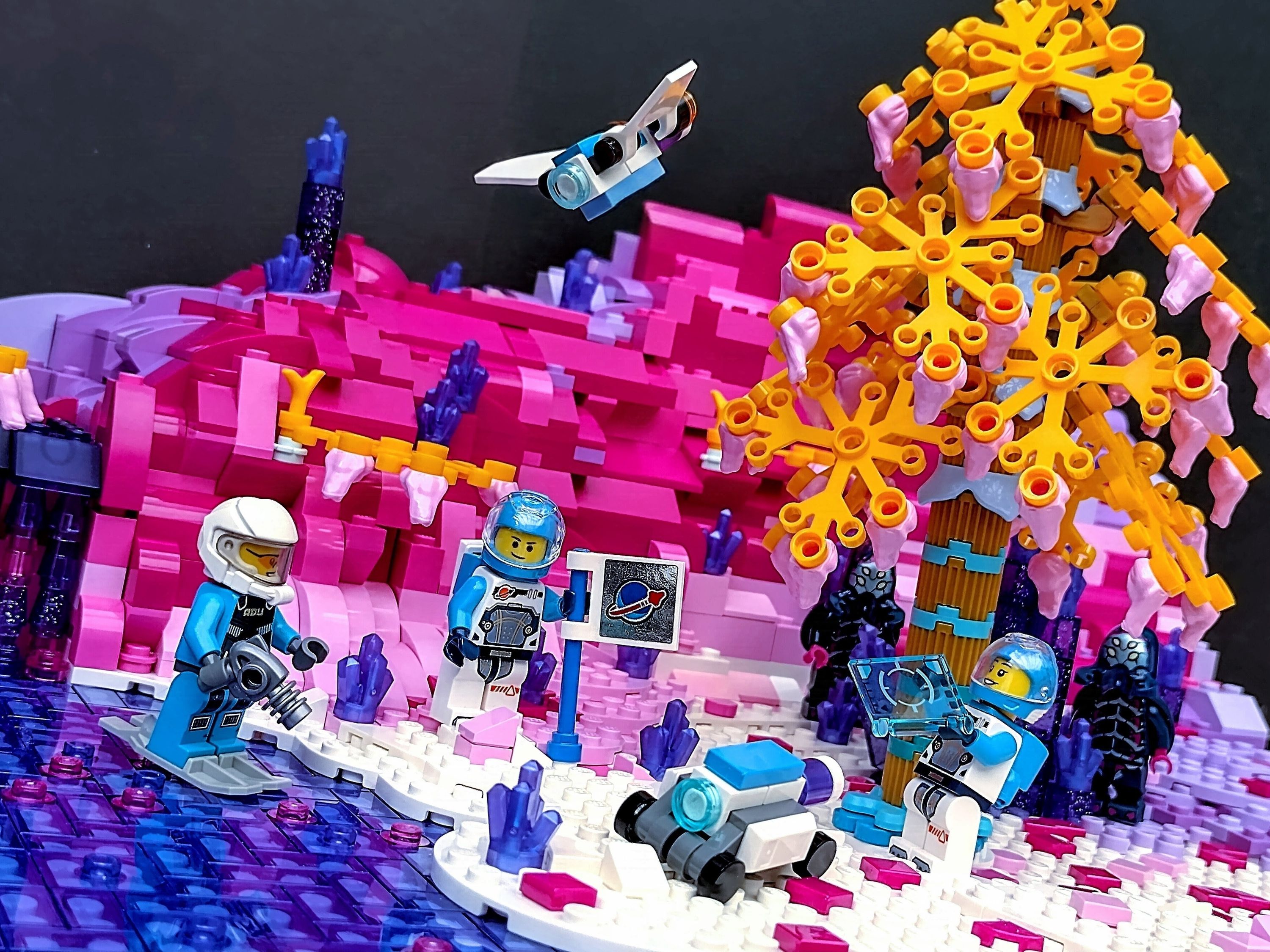 The light blue Reconnaissance team plant their flag and play with their drone toys, unaware of the pair of Insectoids…