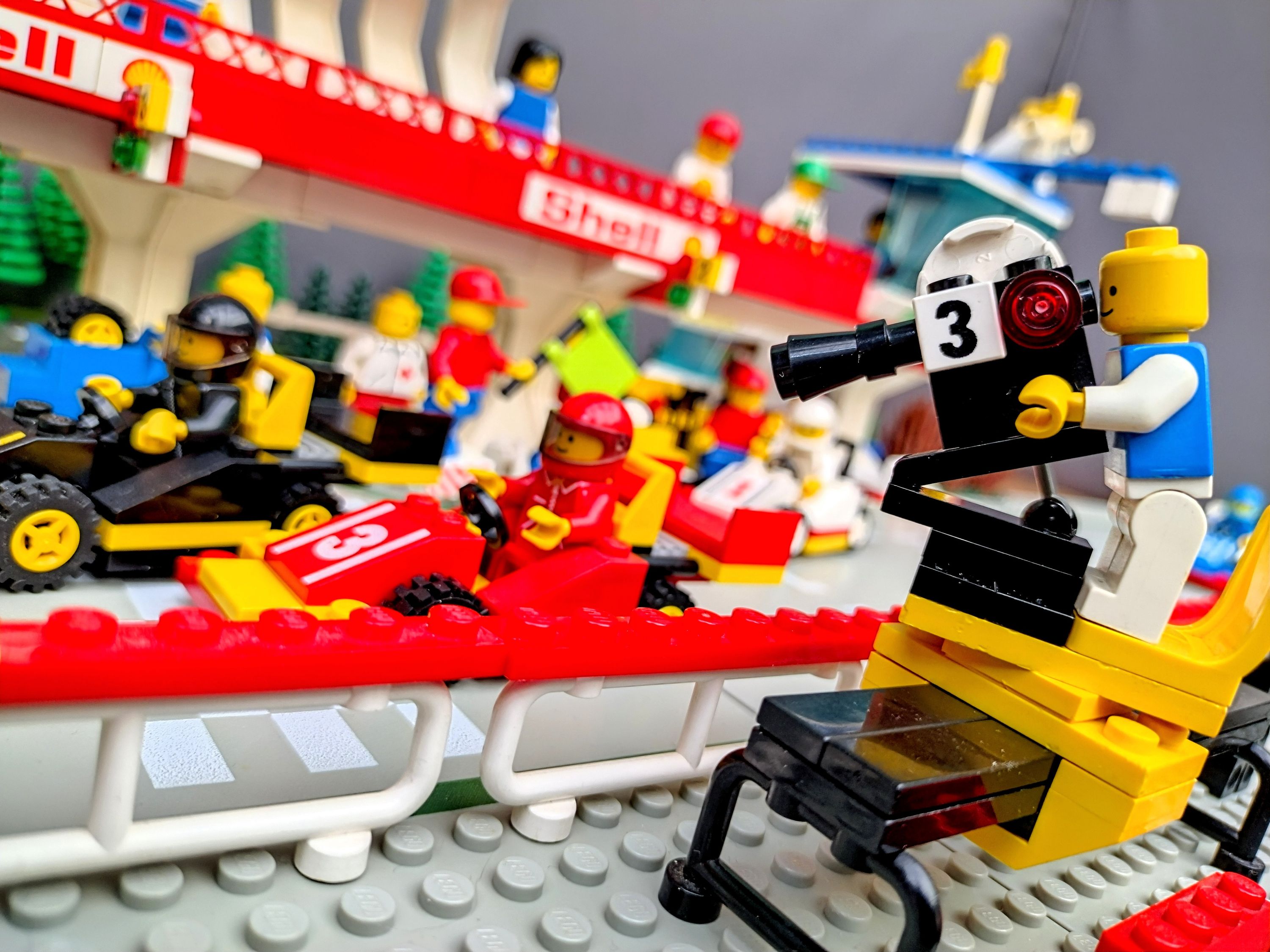 🎥 Never misses a moment of the action! — a brick-built scene by @pixalixbrix, from the world Victory Lap Raceway