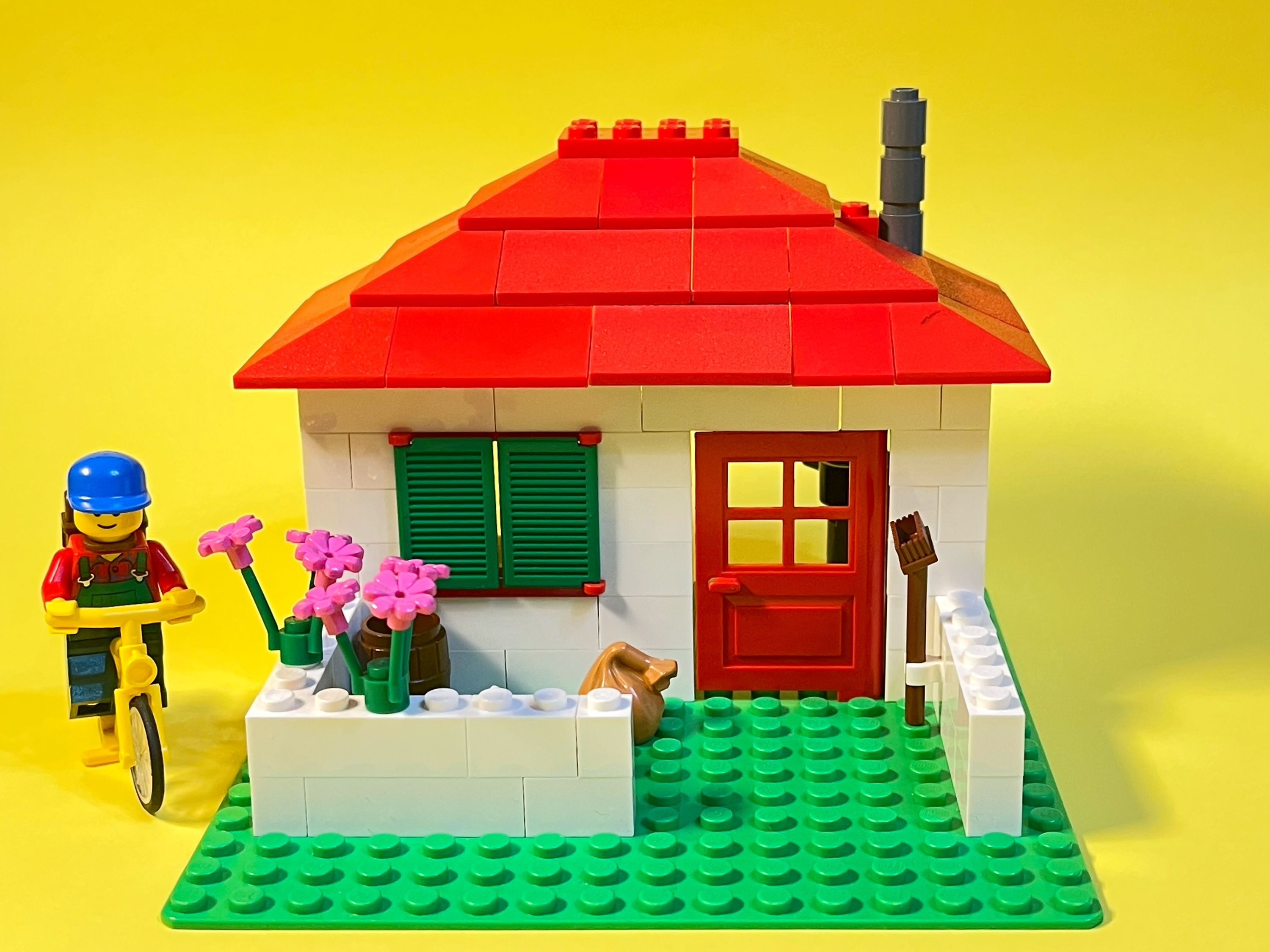 A brick-built scene by @nostalgicbrickgr, from the world Small cabin