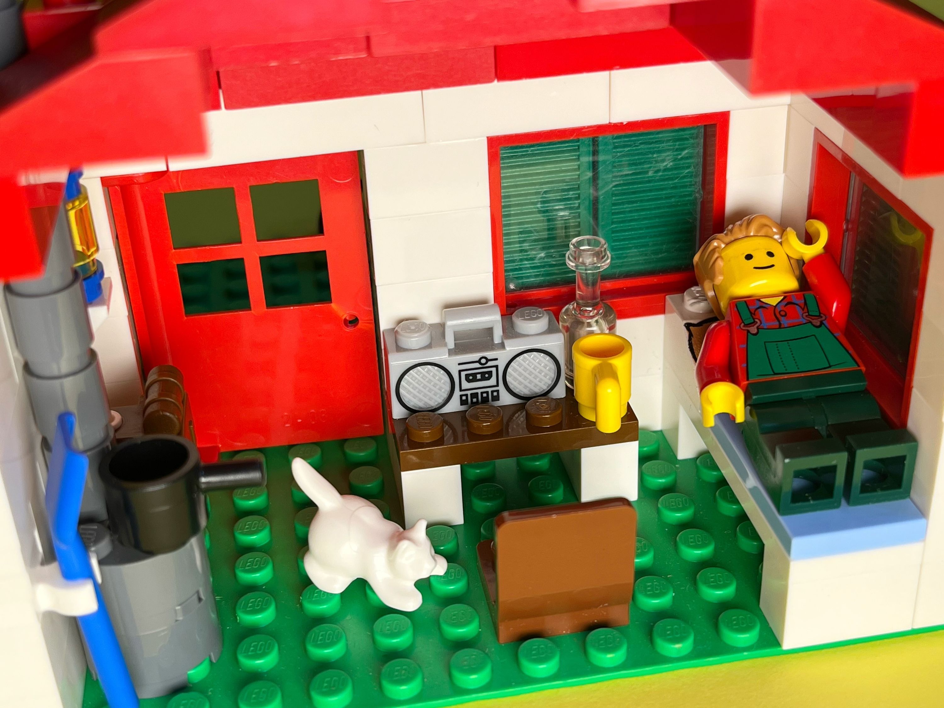 A brick-built scene by @nostalgicbrickgr, from the world Small cabin