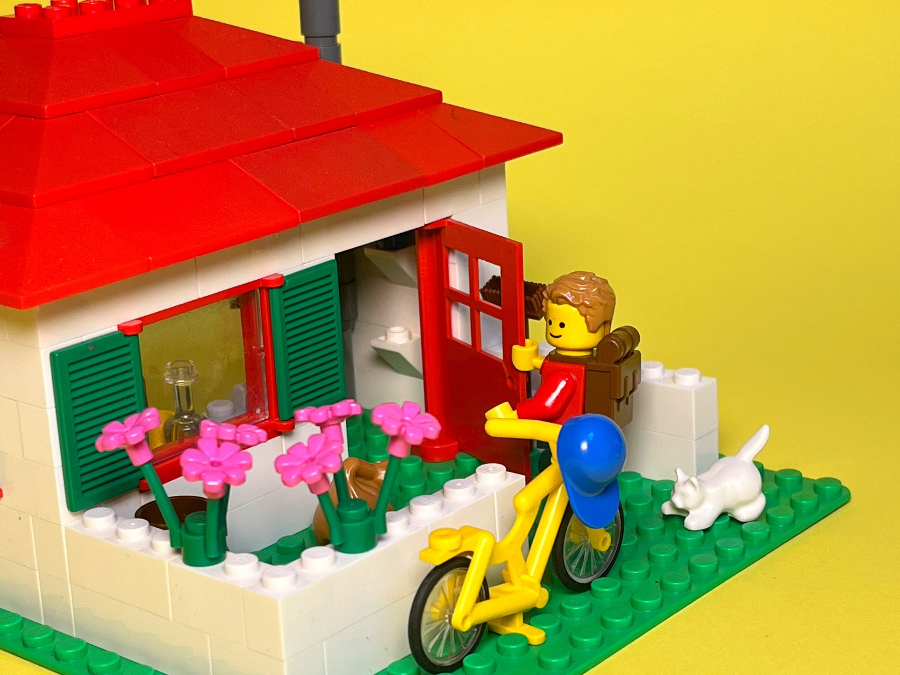 A brick-built scene by @nostalgicbrickgr, from the world Small cabin