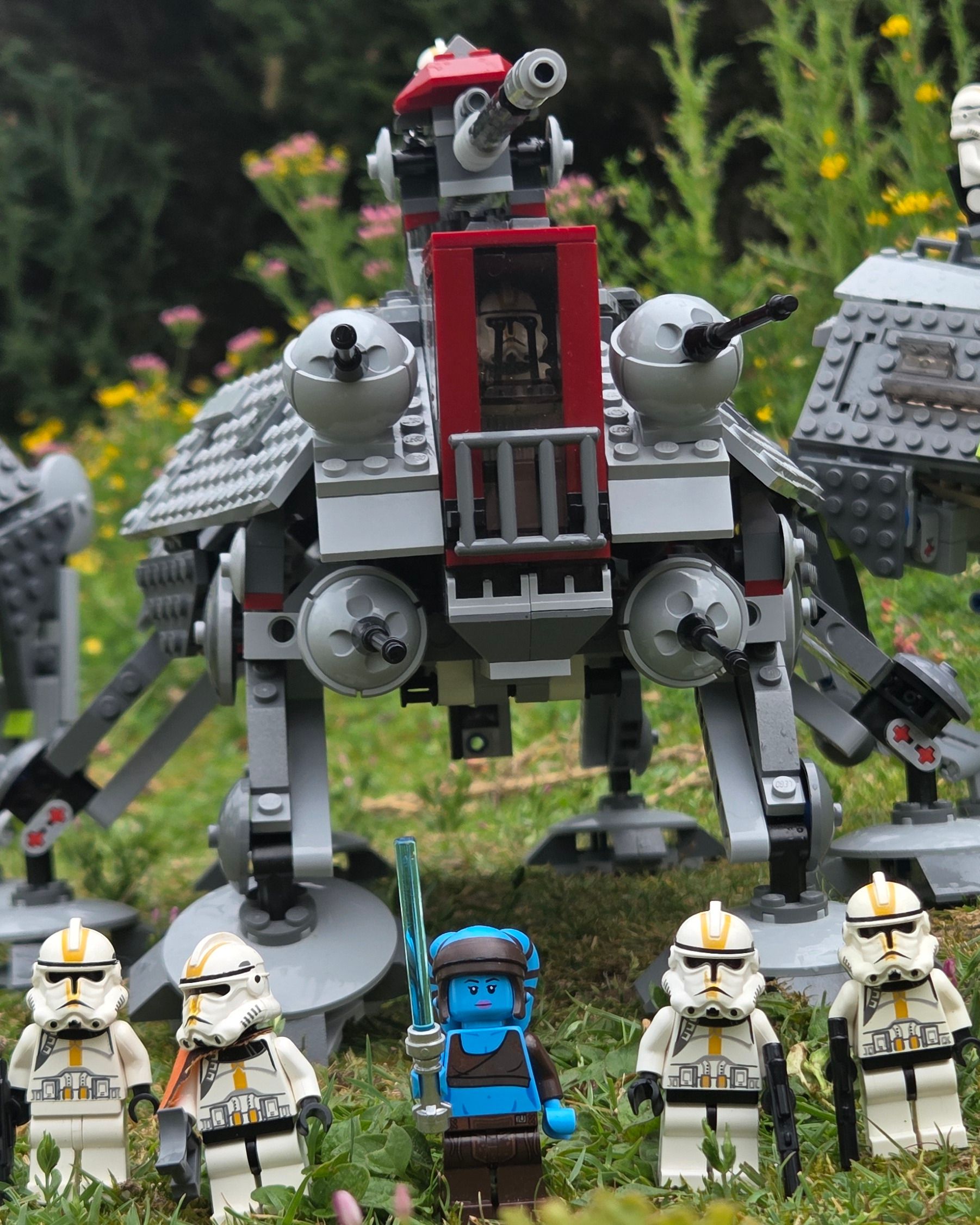A brick-built scene by @khaiekdvoukdamezhniy, from the world Star Wars - Felucia