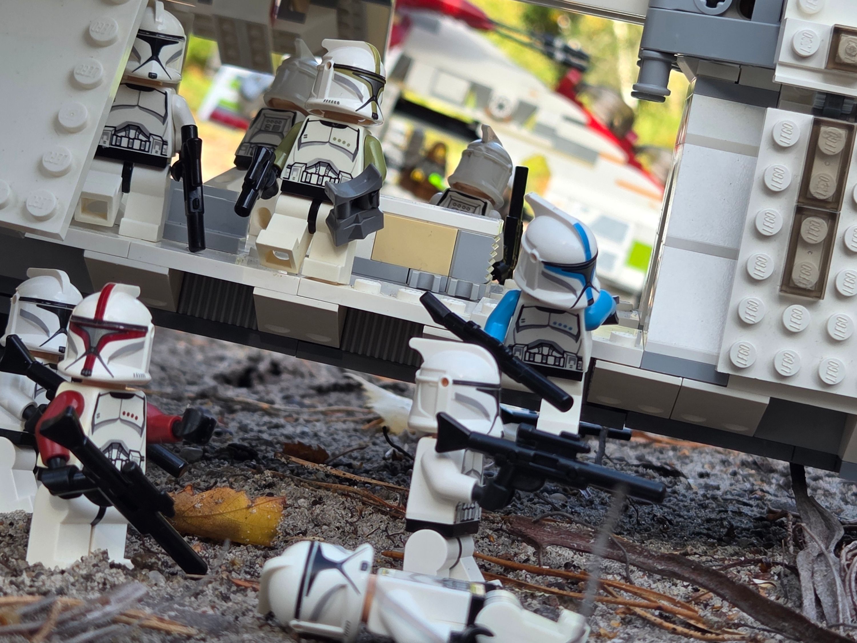 A brick-built scene by @khaiekdvoukdamezhniy, from the world Star Wars - Misc