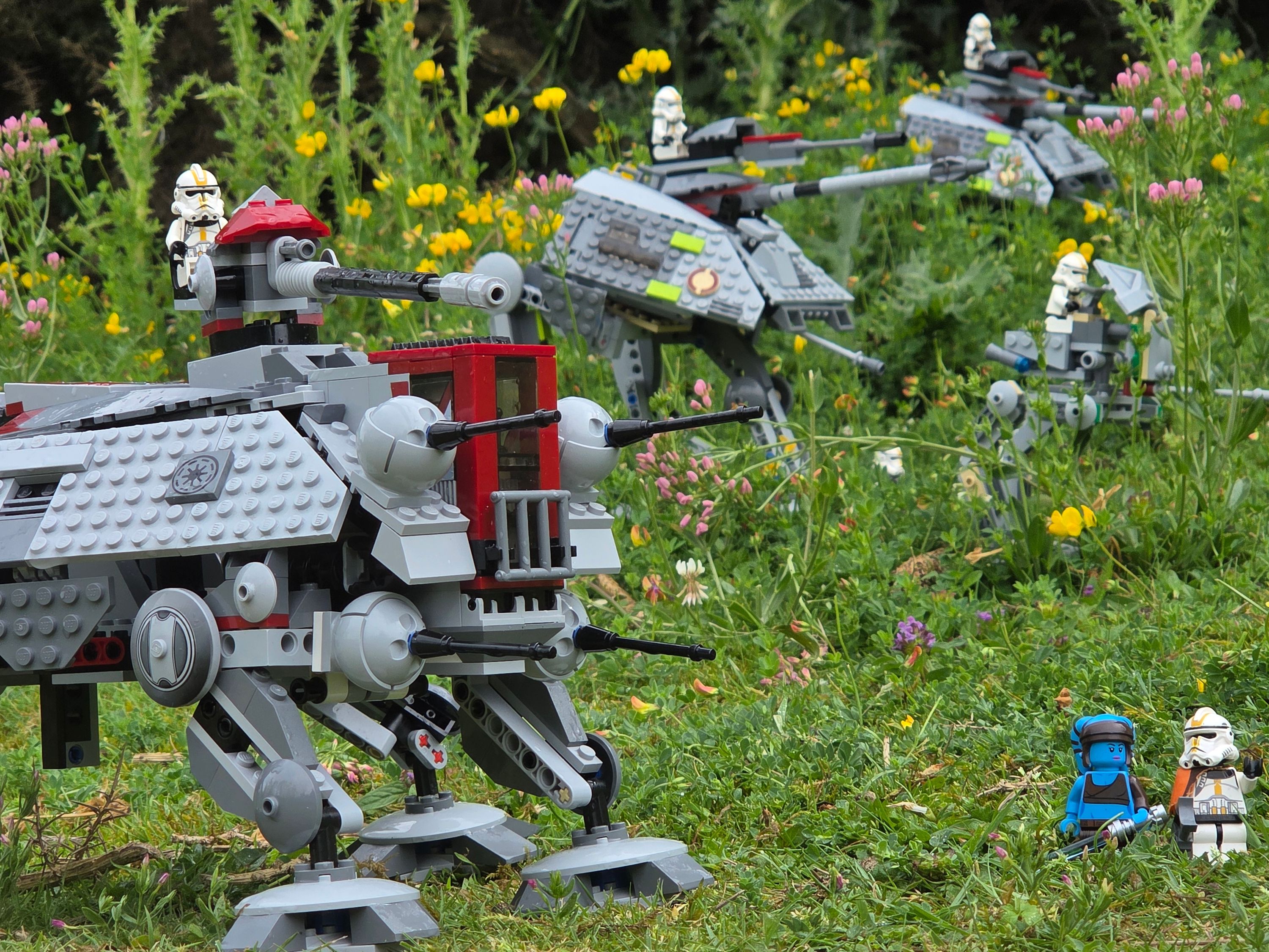 The 327th Star Corps on Felucia — a brick-built scene by @khaiekdvoukdamezhniy, from the world Star Wars - Felucia