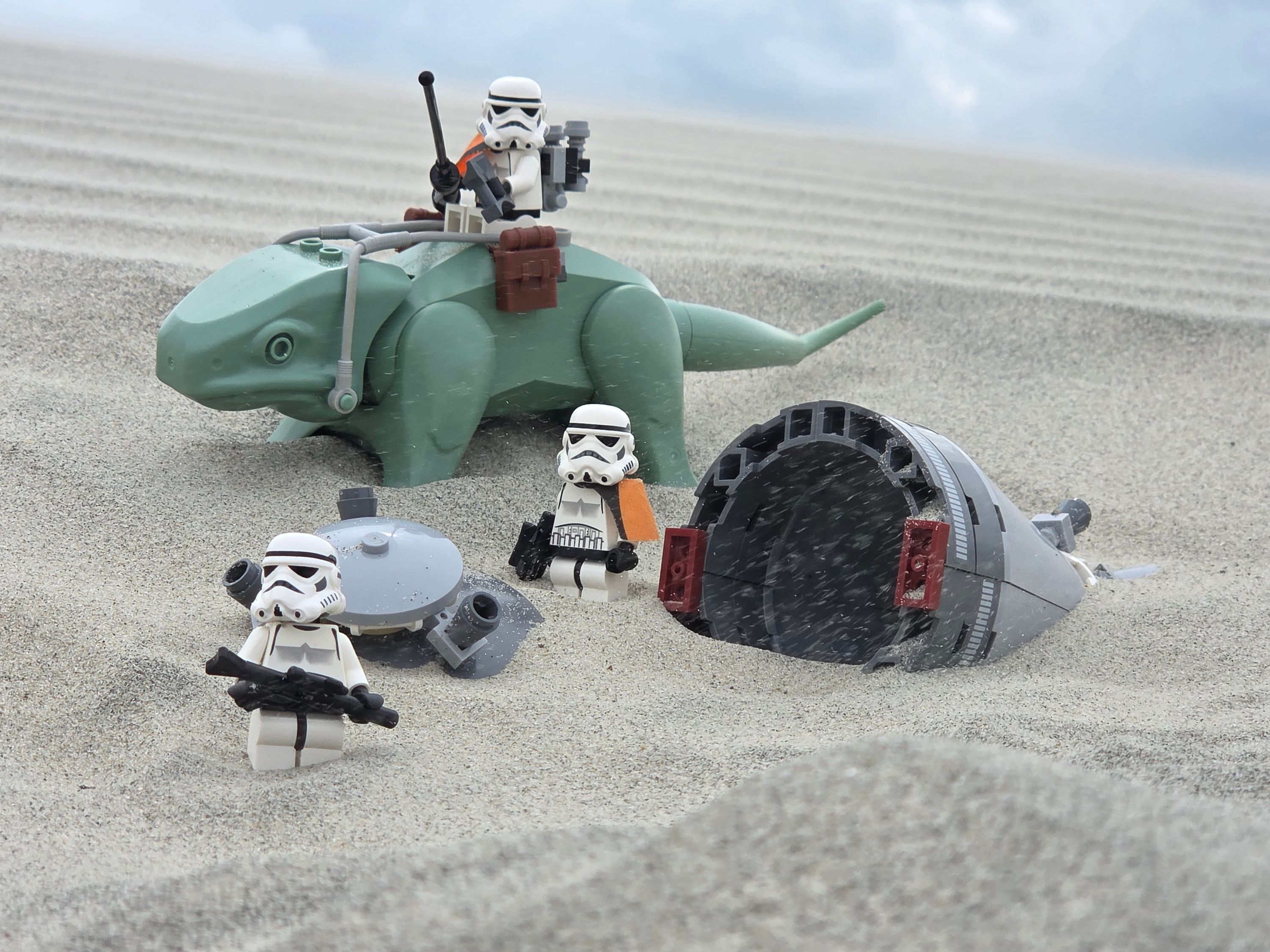A brick-built scene by @khaiekdvoukdamezhniy, from the world Star Wars - Tatooine