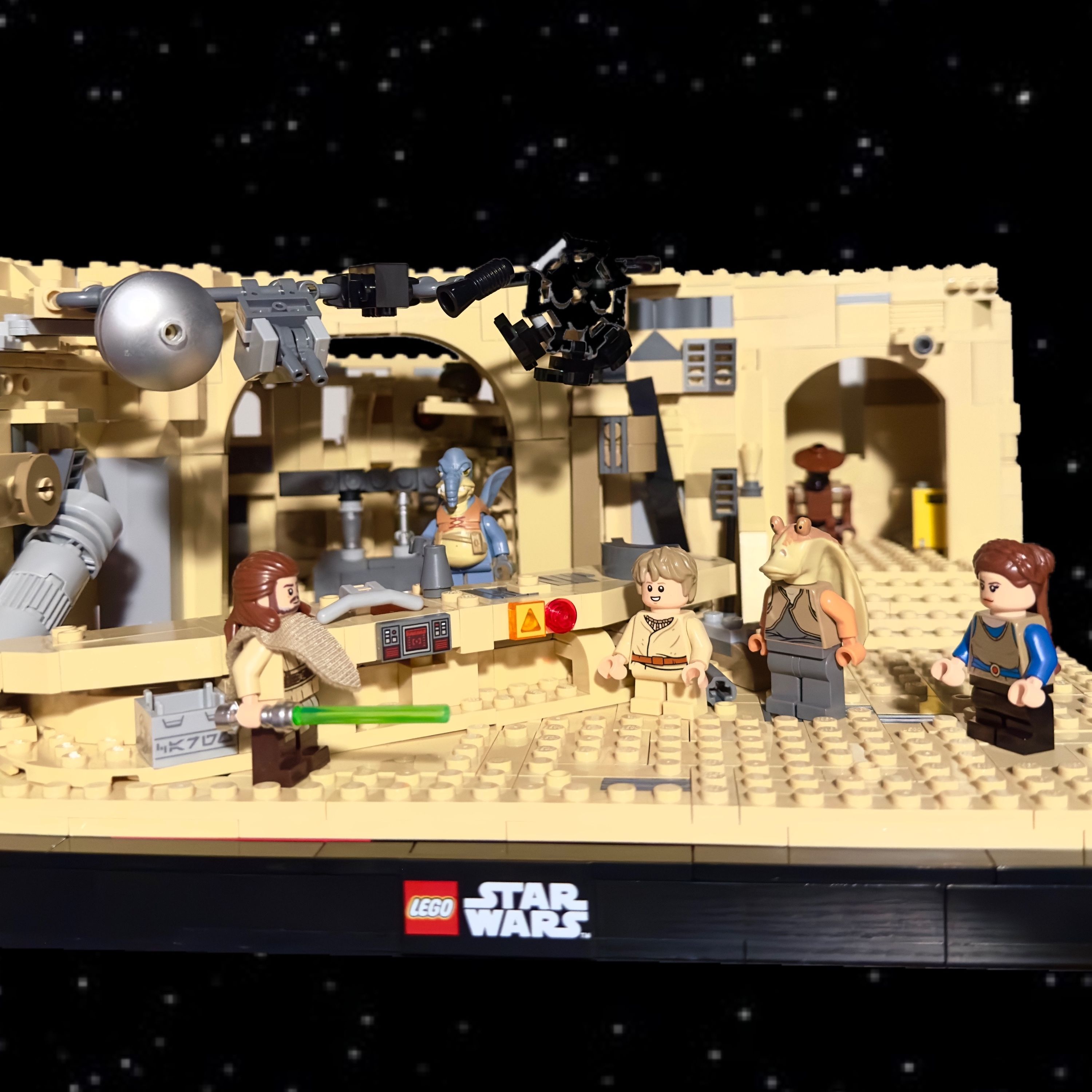 Watto’s Junk Shop in Mos Espa

My first ever MOC! More to come…. — a brick-built scene by @truejettster, from the world Star…